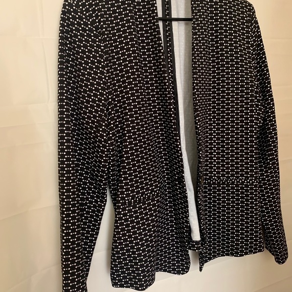 Simply styled by sears black and white, long sleeve blazer, one button size, XL - Picture 3 of 6